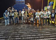 Ciptakan Rasa Aman, Kapolsek Pelabuhan Kolaka Bagi Rompi Pengenal bagi Puluhan Porter di Pelabuhan Ferry
