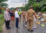 Pj Wali Kota Kendari Parinringi Turun ke Lapangan, Tinjau Tumpukan Sampah di Jalan Gunung Nipa-Nipa