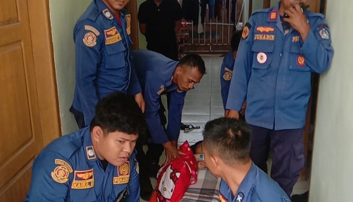 Mahasiswi Terjebak di Kamar Kos, Damkar Kendari Turun Tangan