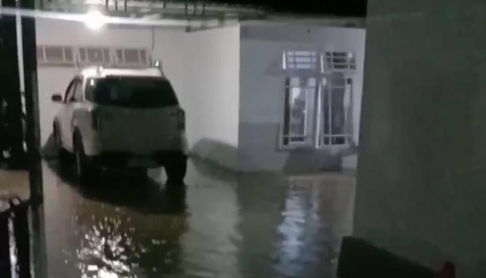 Banjir Rendam Kawasan Tugu Eks MTQ Kendari, Warga Keluhkan Lambannya Penanganan