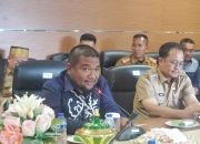Laode Inarto Terima Laporan Hasil Pemeriksaan Pengendalian Pencemaran Air di Kendari