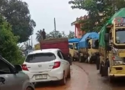 Jalan Licin dan Macet, Pengangkutan Ore Nikel di Kendari Ancam Keselamatan Pengguna Jalan