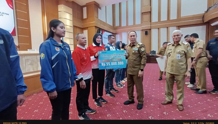 ASR-Hugua Langsung Tancap Gas! Bonus Miliaran Rupiah Atlet PON XXI Dibagikan