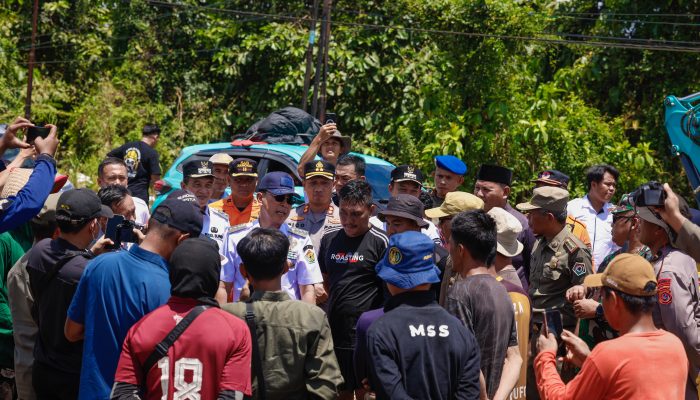 Banjir Lumpuhkan Trans-Sulawesi, Gubernur Andi Sumangerukka Tancap Gas Bangun Jembatan Darurat