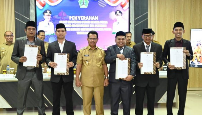 Wabup Jumarding Lantik Tim Hukum Pemkab Kolut