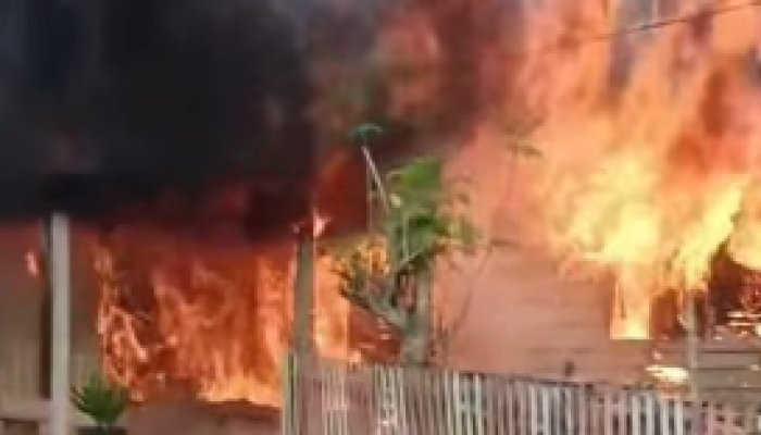 GEGER! Cemburu Buta, Wanita di Muna Barat Naik Pitam Bakar Rumah Pacar! Ratusan Juta Melayang!