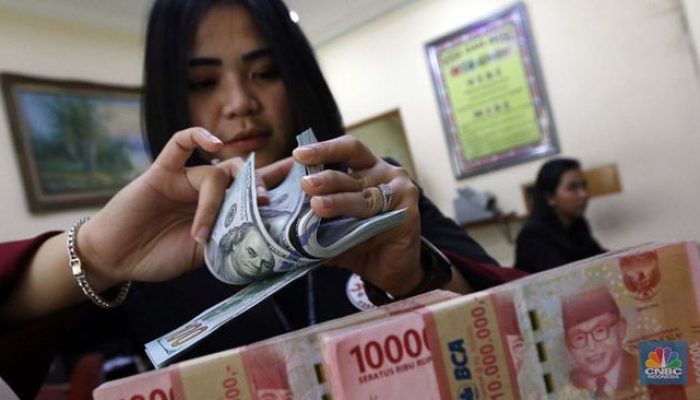 Gawat! Rupiah di Pasar NDF Jebol Rp17.000, Terlemah Sepanjang Sejarah