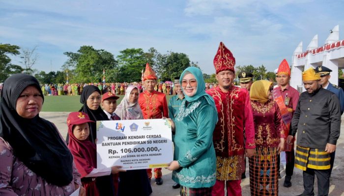 Semarak Hardiknas di Kendari, Wali Kota Salurkan Bantuan