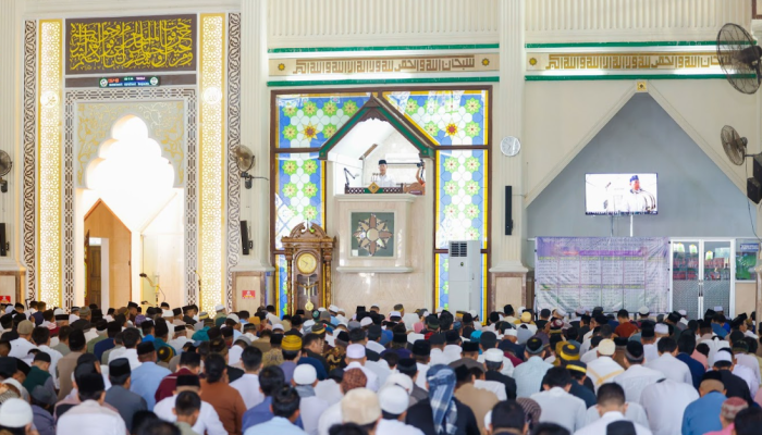 Ribuan Jamaah di Kendari Ikuti Shalat Idul Adha Bersama Gubernur Andi Sumangerukka