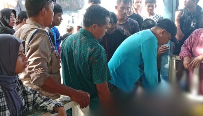 Kapolsek Sawa Gerak Cepat: Selamatkan Korban Tenggelam di Pantai Taipa, Beri Imbauan Keselamatan