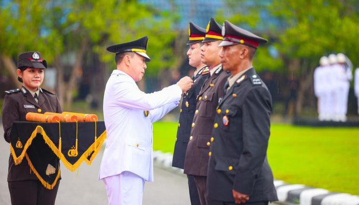 Hujan Tak Halangi Kekhidmatan, Hari Bhayangkara Ke-79: Gubernur Sultra Tekankan Sinergi Polri-Masyarakat