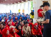 Bukan Sekadar Pantau, Gubernur Andi Sumangerukka Ikut Beres-beres di Pelataran MTQ