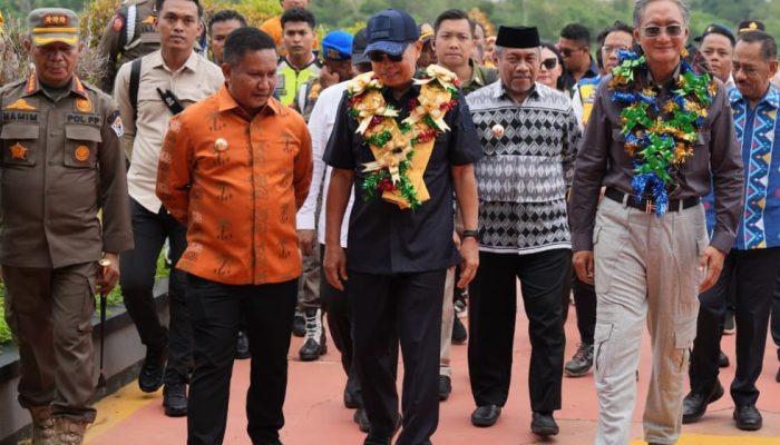 Dody Hanggodo Tegaskan Komitmennya, Jalan Mulus, Distribusi Lancar, Ekonomi Muna Barat Melesat!