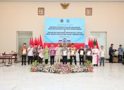 Serahkan Sertipikat di Sulut, Menteri Nusron Komitmen pada Era Presiden Prabowo PR di Bidang Pertanahan Harus Selesai
