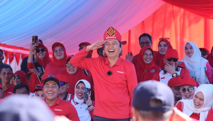 Bupati Kolaka dan Warga Menyatu, Rayakan HUT Kemerdekaan ke-80 dengan Gerak Jalan