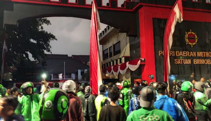 Tewasnya Affan Kurniawan Picu Kemarahan, Ojol dan Warga Kepung Mako Brimob