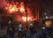 Grahadi Membara, Massa Bakar Ruang Kerja Wagub Jatim dan Ruang Wartawan