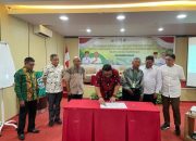 Petani Sultra Diajari Tanam Padi Gogo di Lahan Sawit.