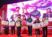 Gubernur ASR Serahkan Langsung Hadiah, Dinas Perkebunan Raih Gelar Kantor Terbaik
