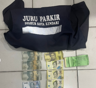 Jukir Ilegal Karcis Kedaluwarsa