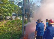 Gerak Cepat Damkar Kendari Amankan Kebakaran Trafo Dekat Kantor Pertanahan