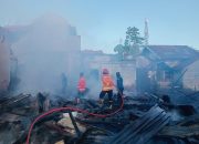 Kebakaran Hebat di Watulondo, Tiga Rumah Warga Hangus