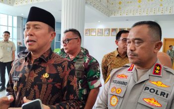 Gubernur Sultra, Mayor Jenderal TNI (Purn) Andi Sumangerukka