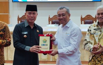 Gubernur Andi Sumangerukka