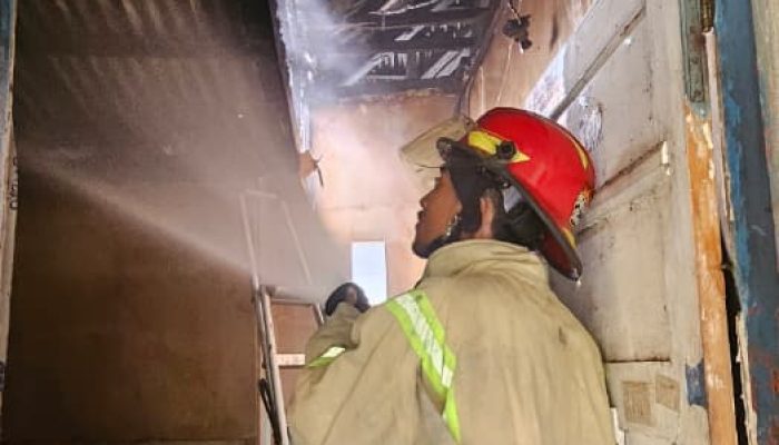 Api Hanguskan 4 Kamar Kos di Kambu Kendari, Damkar Rekomendasikan Cek Instalasi Listrik