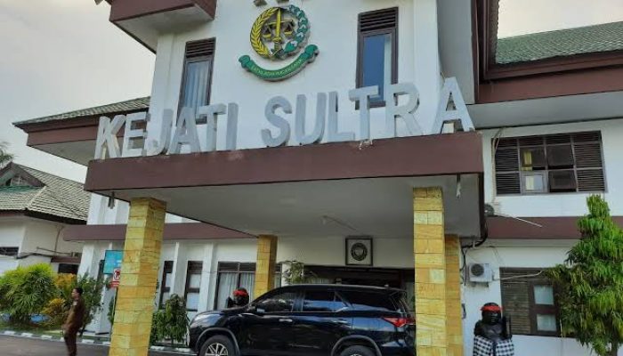 Kejati Sultra Sita Dokumen dan Barang Bukti Elektronik dari Rumah Tersangka Asriyanto Tukimin