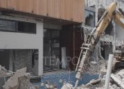 Buntut Kerusuhan Agustus, Ahmad Sahroni Robohkan Rumah Tiga Lantai di Tanjung Priok