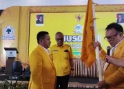 Bupati Muna Barat La Ode Darwin Gantikan Herry Asiku Pimpin Beringin