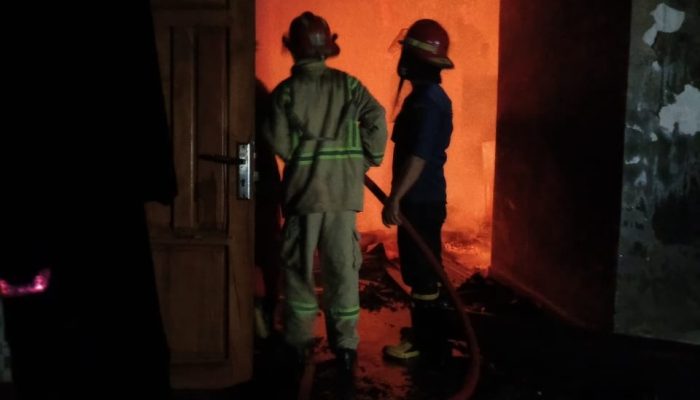 Anak Diduga Gangguan Jiwa Sengaja Bakar Rumah Ibunya di Puuwatu