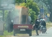 Kulkas dalam Pikap Terbakar Hebat di Jalan Poros Konawe, Diduga Akibat Cuaca Panas
