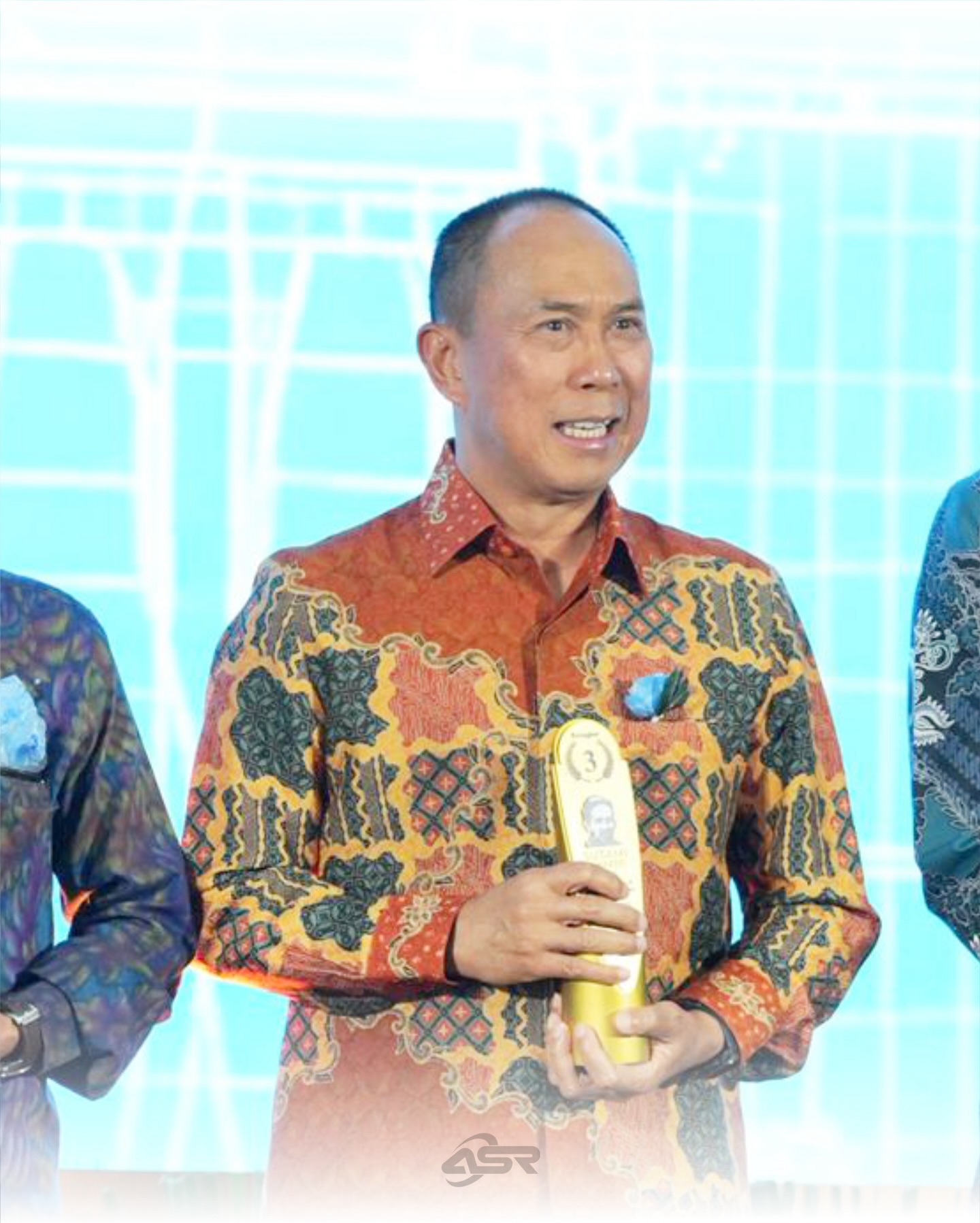 Gubernur Sultra, Mayjen TNI (purn) Andi Sumangerukka