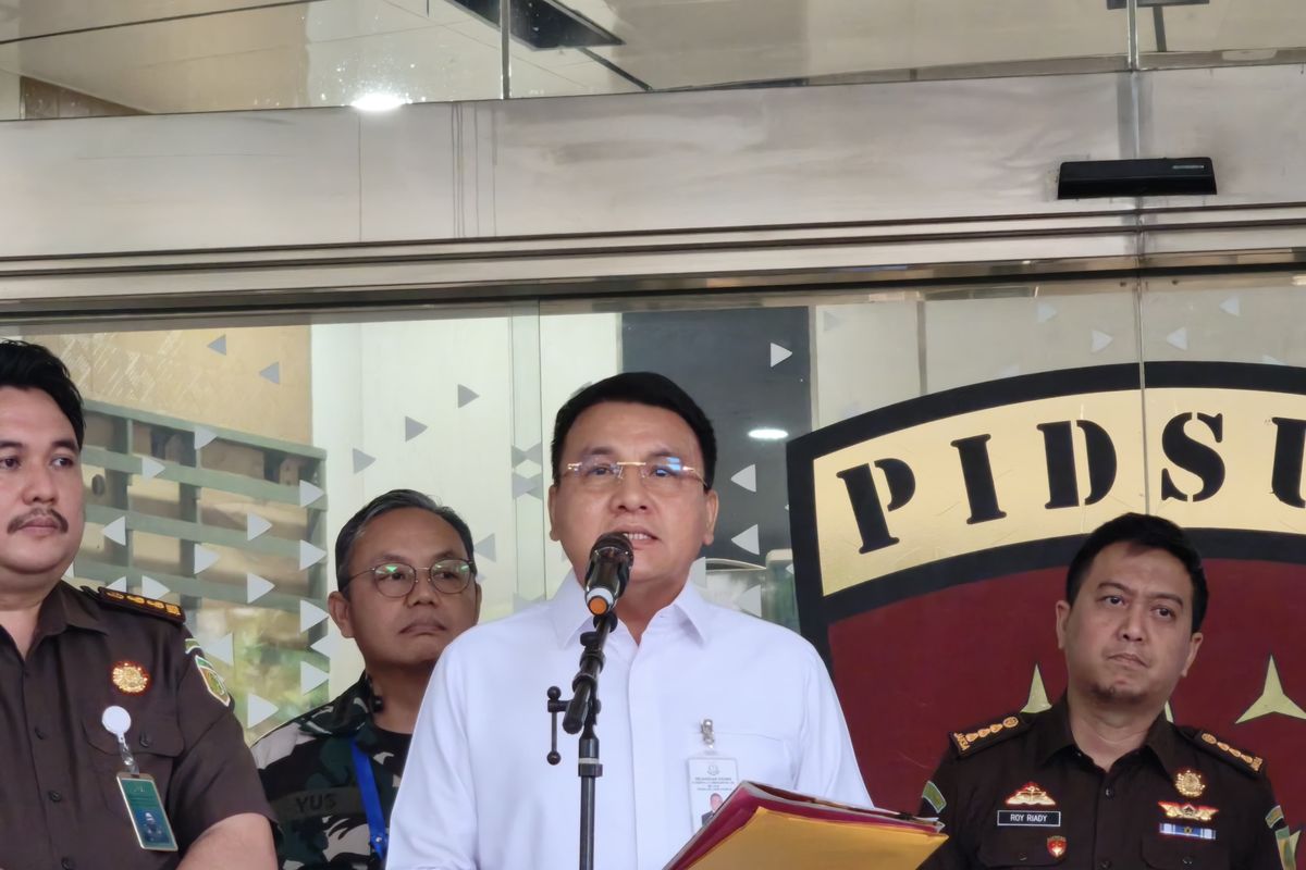 Juru Bicara Satgas PKH, Barita Simanjuntak, di Kejaksaan Agung, Jakarta