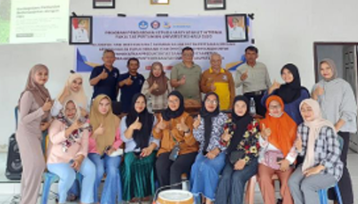 Wujudkan Pertanian Mandiri, Dosen UHO Latih Petani Wapunto Olah Limbah Jadi Pupuk Organik