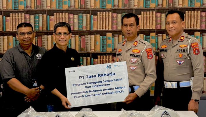 Tingkatkan Keselamatan Pelajar, Jasa Raharja Serahkan Atribut PKS kepada Polres Kendari