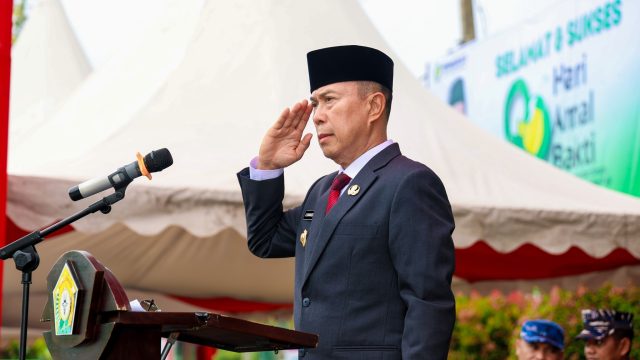 Gubernur Mayjen TNI (Purn) Andi Sumangerukka (ASR)