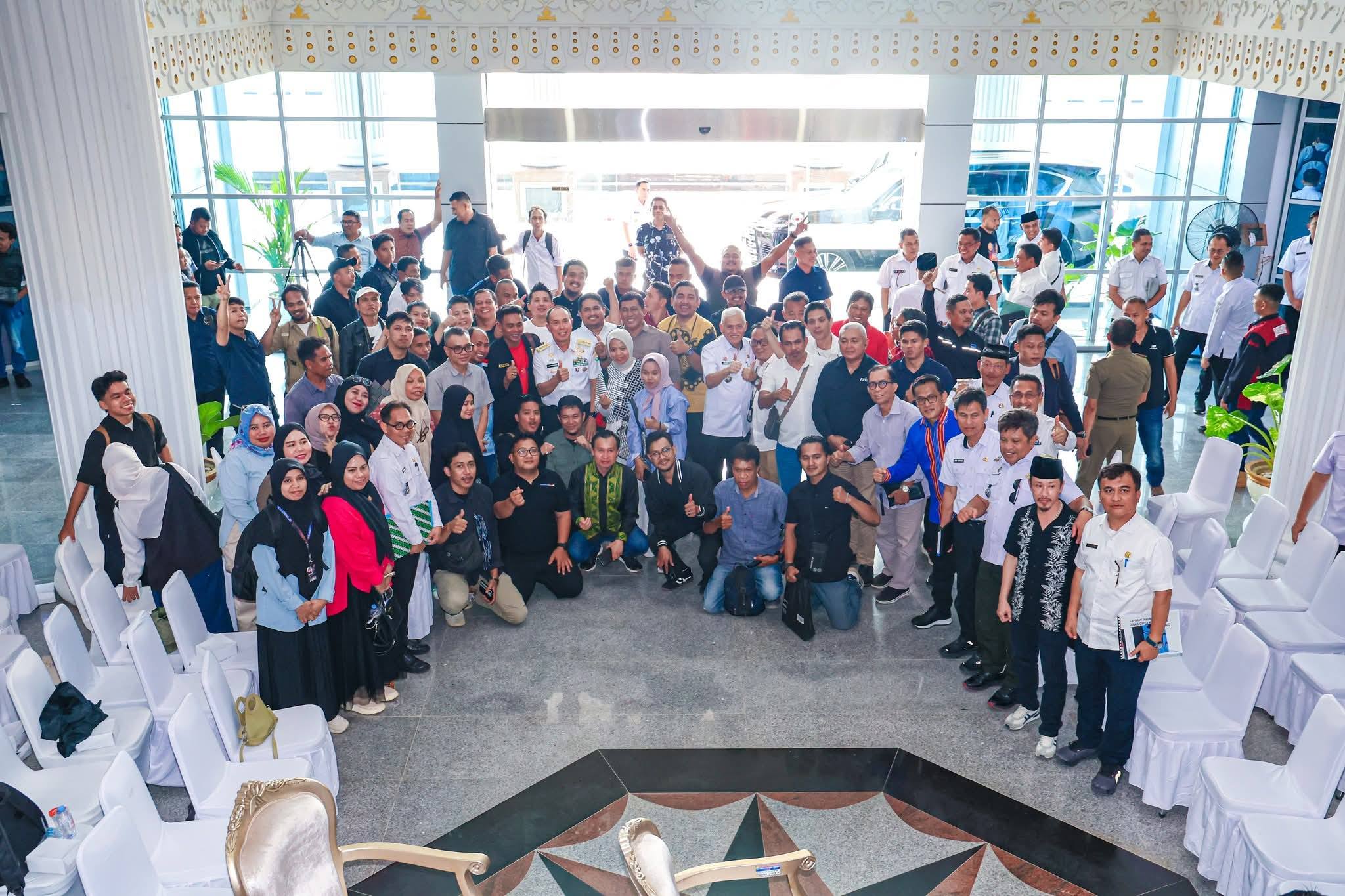 Gubernur ASR bersama Jurnalis