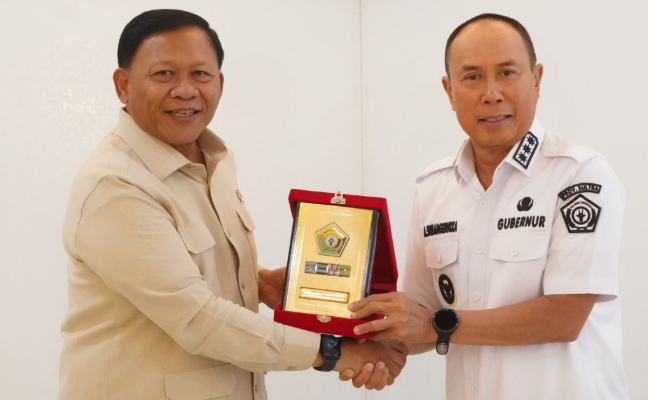 Gubernur Sultra Andi Sumangerukka paparkan potensi 1,1 juta ton ikan di Wakatobi kepada KKP.