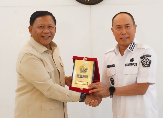 Gubernur Sultra Andi Sumangerukka paparkan potensi 1,1 juta ton ikan di Wakatobi kepada KKP.