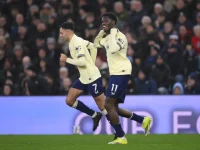 Penyerang Everton Thierno Barry (11) merayakan keberhasilannya mencetak gol ke gawang Aston Villa pada pertandingan Liga Inggris di Stadion Villa Park, Birmingham, Minggu (18/1/2026) waktu setempat. (evertonfc.com)