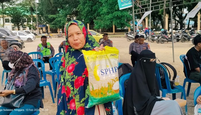 Hj Mega dan Warga Lainnya Apresiasi Kadin Sultra Gelar GPM