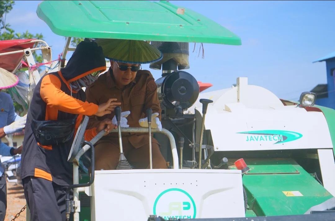 Gubernur Sulawesi Tenggara Mayjen TNI (purn) H. Andi Sumangerukkan SE.MM