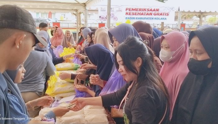 Breaking News, Warga Pomalaa Tak Putus Datangi GPM Kadin Sultra, Ada yang Jalan Kaki Hingga Berkendara
