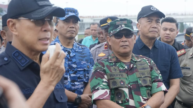 Danrem 143/Halu Oleo Brigjen TNI R. Wahyu Sugiarto pantau langsung pelepasan mudik gratis rute Kendari-Bobong sebagai bentuk sinergi TNI-Pemprov