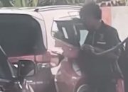 Viral Petugas SPBU di Muna Isi Pertalite Lewat Pintu Mobil, Diduga ‘Main’ Jeriken!