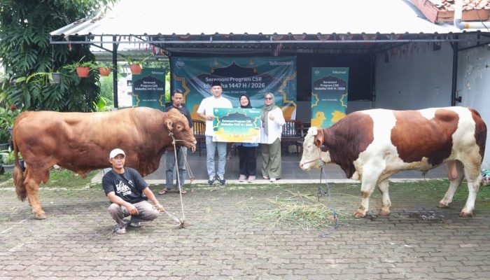 Sambungkan Senyuman, Telkomsel Salurkan Ratusan Hewan Kurban Jelang Iduladha 1447 H