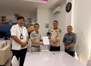 Tekan Angka Kecelakaan, Jasa Raharja Sultra Salurkan Bantuan Marka Jalan ke Dishub Kendari
